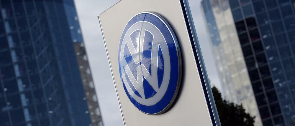 Bei Volkswagen gibt es angesichts des Abgasskandals Streit um Bonuszahlungen für Manager. 