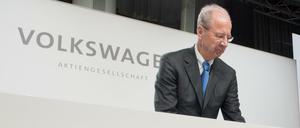 VW-Chefkontrolleur Hans Dieter Pötsch und seine Kollegen verdienen deutlich weniger _ wegen der Aussetzung der Dividenden. 