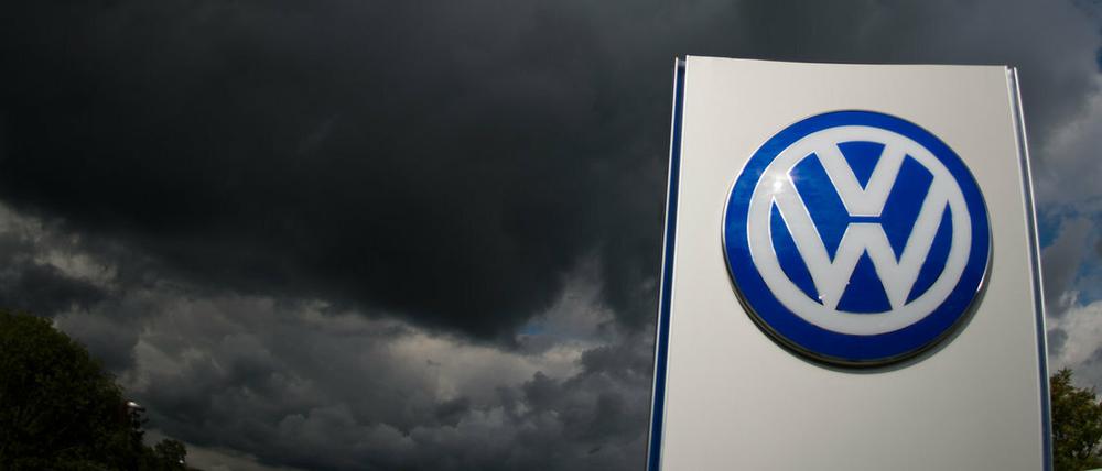 Dunkle Wolken ziehen auf über dem VW-Konzern - das US-Justizministerium hat wegen der Manipulation von Abgaswerten Klage eingereicht.
