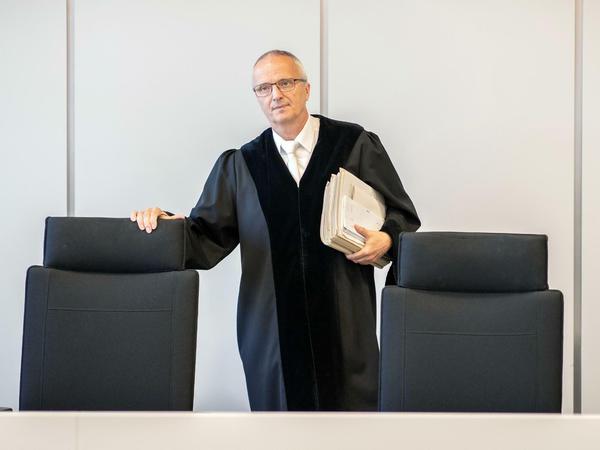 Wartet vergeblich: Bernd Bellenbaum, Vorsitzender Richter am Landgericht Duisburg, hatte das persönliche Erscheinen von Diess angeordnet. Diess erschien allerdings nicht. 