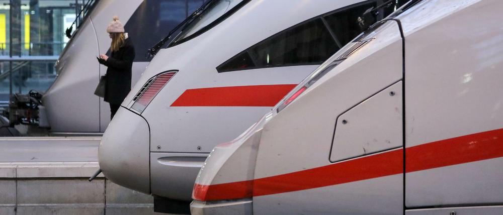 Mit mehr Lokführern und Technikern will die Bahn Zugausfälle und Verspätungen bekämpfen.