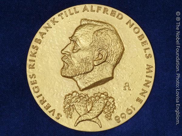 Die goldene Medaille, die mit dem Wirtschafts-Nobelpreis vergeben wird. 