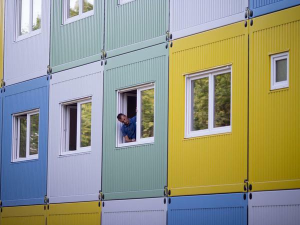 Berlin hat gerade ein Containerdorf für Flüchtlinge fertiggestellt.