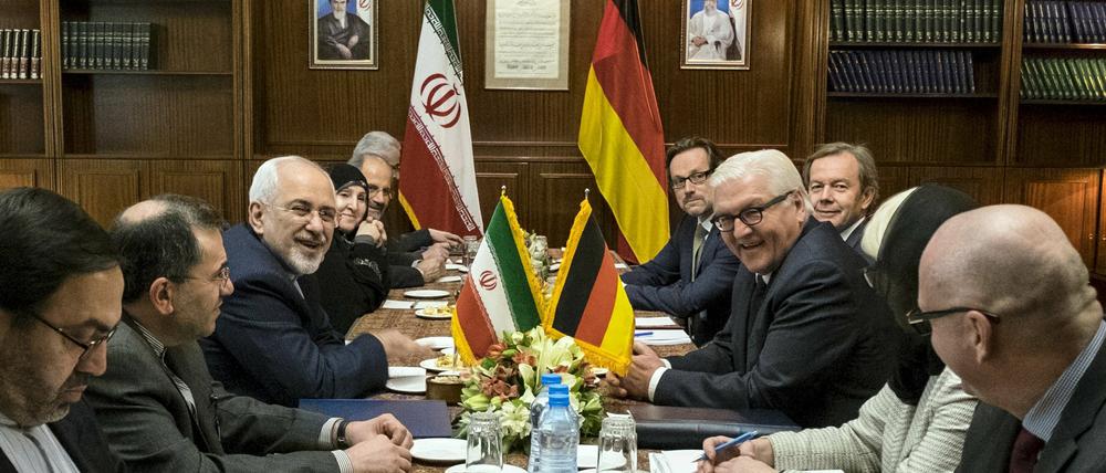 Der deutsche Außenminister Frank Walter Steinmeier besuchte den iranischen Außenminister Mohammad Javad Zarif im Oktober 2015 in Teheran.