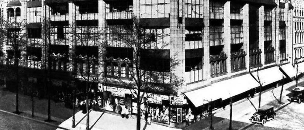 Historischer Blick: Das Kaufhaus Tietz um 1930 am Alexanderplatz.
