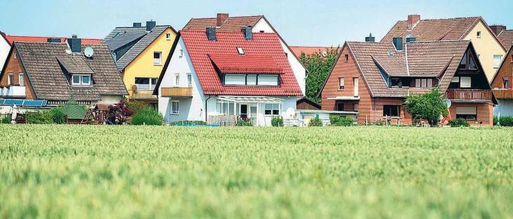 Wegzug ist auch nicht besser als Zuzug: Der Immobilienmarkt in ländlichen Regionen hat seine ganz eigenen Probleme. 