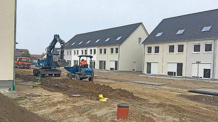 Die Bauarbeiten für die Reihenhäuser und Geschosswohnungen haben im Oktober 2016 begonnen. 