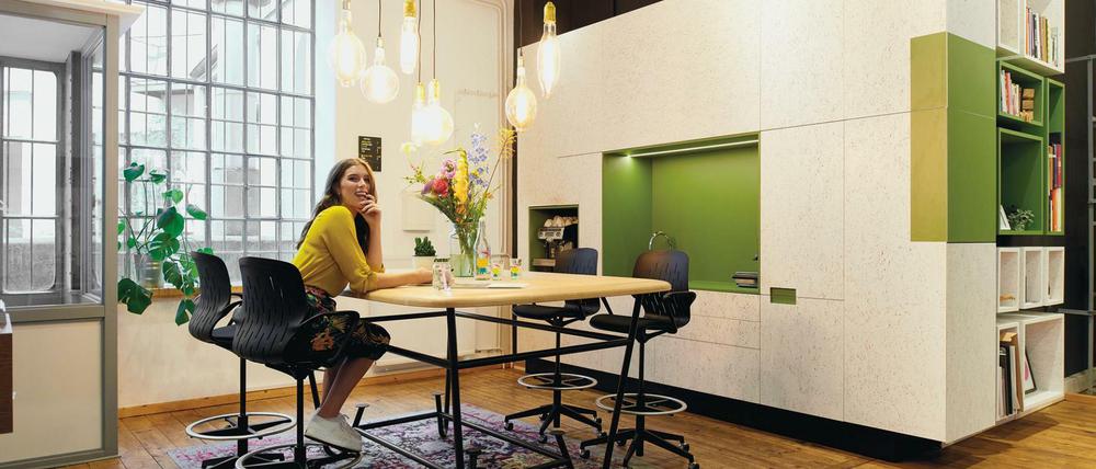 New Work im neuen Look: Moderne und ergonomische Sitzgelegenheiten gehören bei jungen Büros und coworking spaces einfach dazu. 