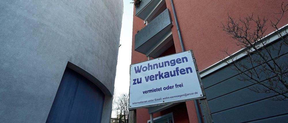 Die Umwandlung von Miet- in Eigentumswohnungen - wie hier in BerlinWilmersdorf - ist ein gutes Geschäft. Aus Mietern werden Eigentümer, die sich beizeiten mit der Novelle des Wohnungseigentumsgesetzes beschäftigen sollten.