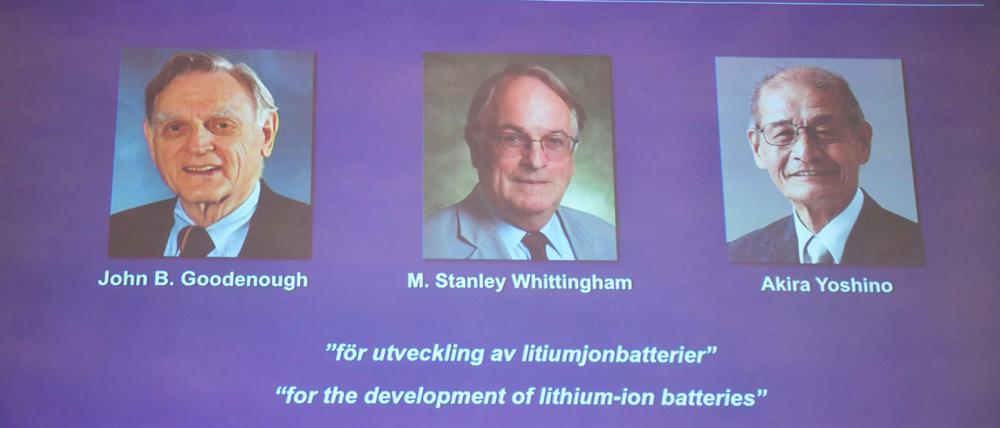 Drei Chemiker teilen sich den diesjährigen Chemie-Nobelpreis, darunter der älteste Nobel-Laureat jemals: John Goodenough (links). Außerdem wurden Stanley Whittingham, und der Japaner Akira Yoshino berücksichtigt. 