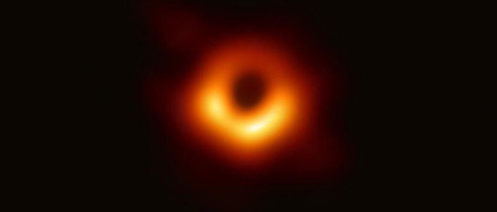 Schwarze Löcher - hier das erste und einzige Bild des Phänomens - zu erforschen, ist eine Herausforderung. Jetzt ist es gelungen, ein "künstliches" im Labor zu erzeugen.