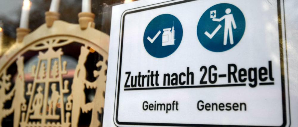 Hinweis auf die 2G-Regel in Duisburg