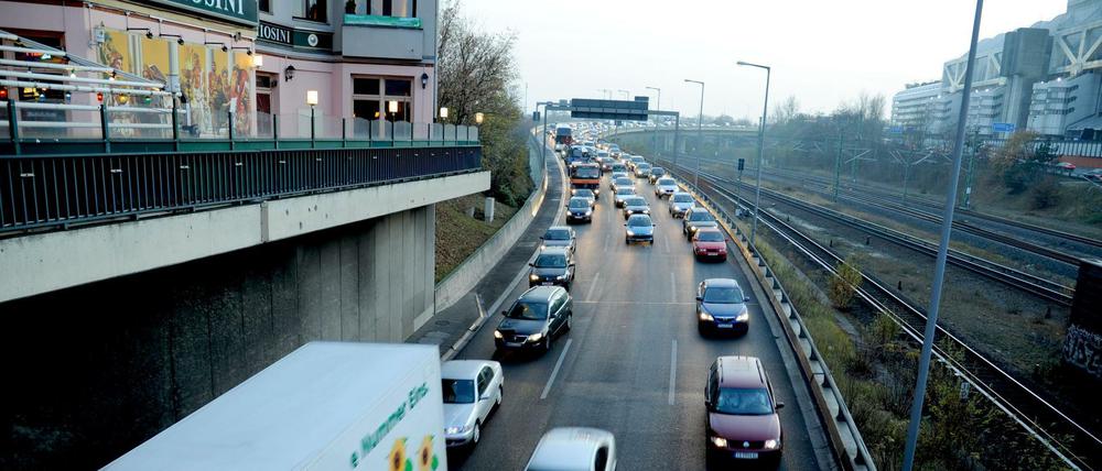 Die Stadtautobahn steht sinnbildlich für die Verkehrspolitik West-Berlins nach 1945.