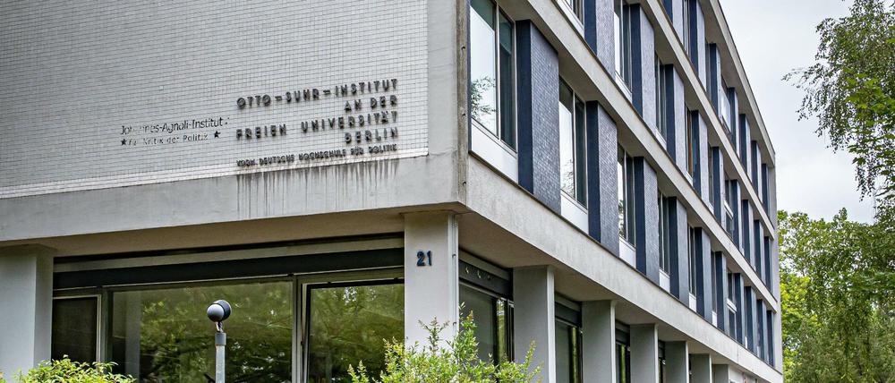 Das OSI-Gebäude mit der Aufschrift Otto-Suhr-Institut der Freien Universität.