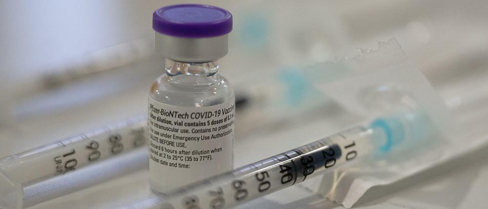 Biontech und Pfizer preisen ihren Corona-Impfstoff mit einer 95-prozentigen Wirksamkeit an. Das bestätigt eine Studie aus Israel.