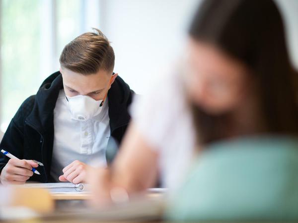 Sollten Schüler Masken im Unterricht tragen?