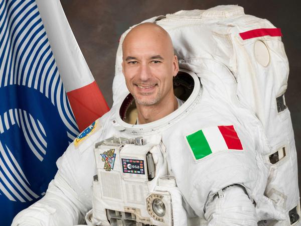 Luca Parmitano (43) ist ein italienischer Testpilot und Esa-Astronaut und seit dem 2. Oktober Kommandant der Internationalen Raumstation ISS. Er studierte Politikwissenschaft in Neapel.