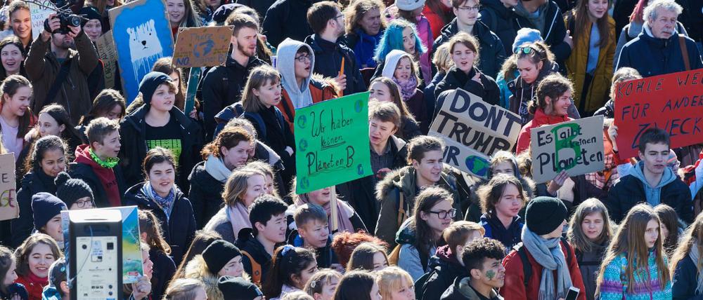 Mündige Staatsbürger: Berliner Schülerinnen und Schüler demonstrieren für den Klimaschutz bei "Fridays for Future".