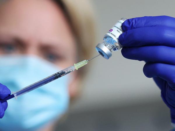 Nach neuen Meldungen von Thrombosen der Hirnvenen im zeitlichen Zusammenhang mit der Impfung in Deutschland und Europa hält das Paul-Ehrlich-Institut weitere Untersuchungen für notwendig.