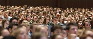 Fast drei Millionen Menschen studieren mittlerweile an deutschen Hochschulen.