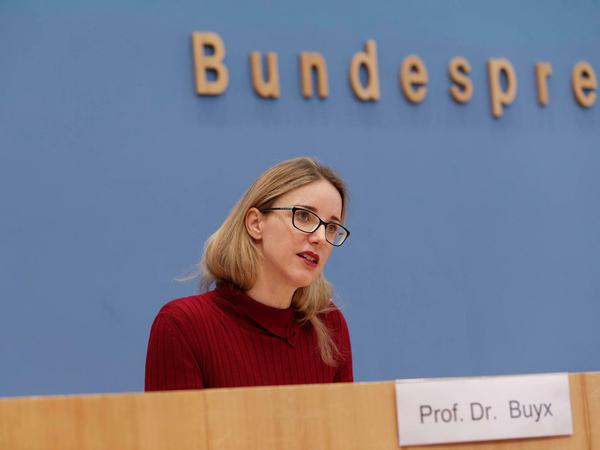 Alena Buyx, die Vorsitzende des Deutschen Ethikrats, sieht die Änderung der Impfreihenfolge kritisch.