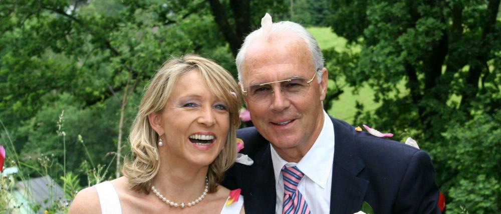 Franz Beckenbauer bei der Hochzeit mit seiner dritten Frau, Heidi Burmester, 2006. 