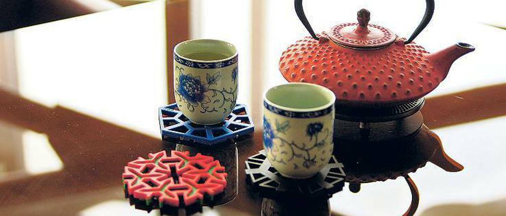 Referenz an die Vergangenheit. In der „Dancheong Block Series“ werden traditionelle farbenfrohe Ornamente der Architektur von Been Kim auf Silikonunterlagen übertragen.