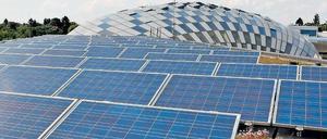 Die Freie Universität setzt schon seit Langem auf regenerative Energien. Auf dem Dach des Hauptgebäudes an der Habelschwerdter Allee ist eine Solaranlage installiert.
