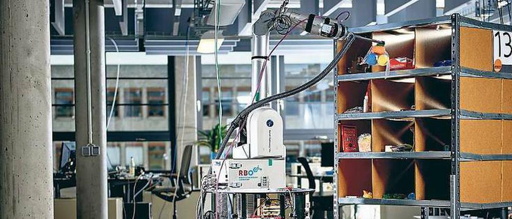 Roboter lernen von Humboldt-Professor Oliver Brock in Berlin geschicktes Zugreifen. 