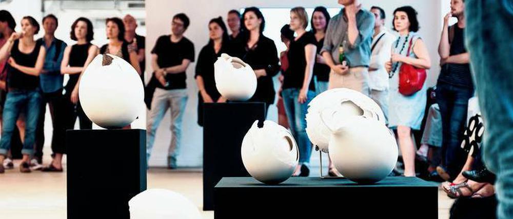 Aus dem Ei geschlüpft. Mit der Ausstellung des Preises des Präsidenten ermöglichen es die Galerie Nord und die UdK Berlin den drei Preisträgern, ihre Arbeiten in einem professionellen Rahmen zu zeigen.
