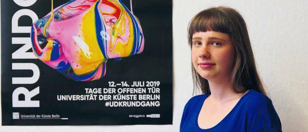 "Es gibt Zufälle. Alles fließt dahin, wohin es gehört", sagt Johanna Rummel. Ihr Farbobjekt ist das diesjährige Rundgangmotiv der UdK Berlin.