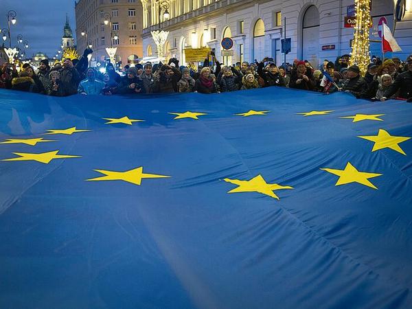Für die Unabhängigkeit der Justiz. Demonstranten erinnern im Januar 2020 in Warschau beim „Marsch der 1 000 Roben“ an europäische Rechtsstandards.