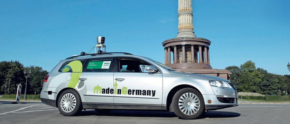 Made in Germany und unterwegs in Berlin. Das von Forschenden der Freien Universität Berlin entwickelte autonome Fahrzeug bei einer seiner Testfahrten im Dezember 2015.