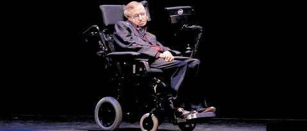 Viel zu sagen. Hawkings Lähmung schreitet fort. Bislang verständigt er sich über einen Sensor an seiner Wange, der an einen Sprachcomputer angeschlossen ist. 