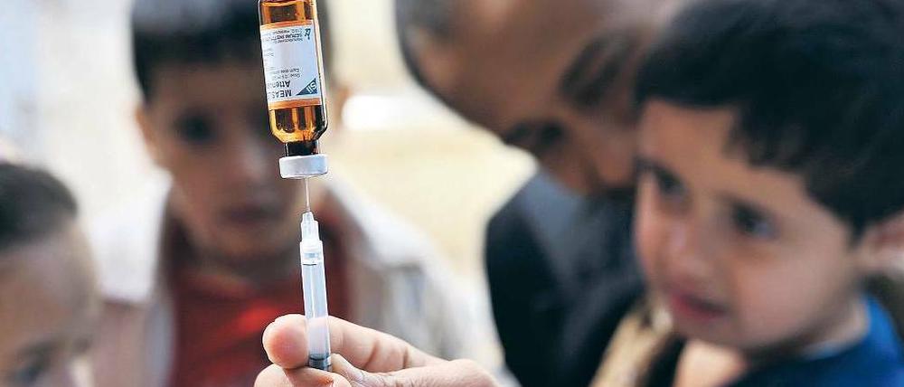 Gegenmittel. Impfungen – hier im Jemen gegen die Masern – gehören zu den wirksamsten Methoden der Seuchenbekämpfung. 