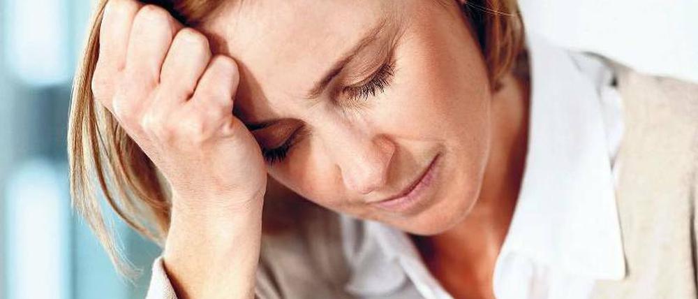 Das verflixte erste Jahr. Wenn die Menopause beginnt, hat das auch Auswirkungen auf das Gehirn. Möglicherweise liegt dies an stark schwankenden Hormonspiegeln im Blut.