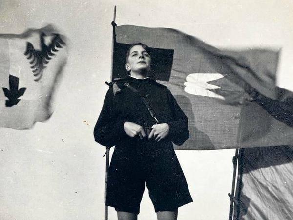 Führer, Fahne und Uniform. Militärisches Auftreten prägte die Jugendbünde der 1930er Jahre. Den Nationalsozialismus aber begrüßten längst nicht alle.