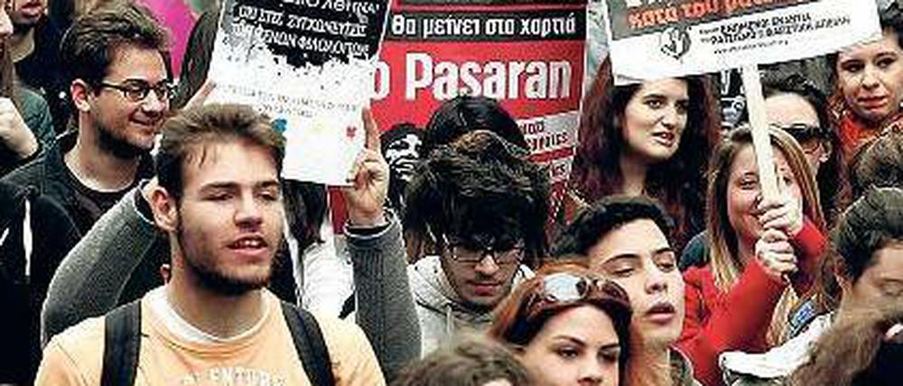 Griechische Studierende protestieren gegen Sparmaßnahmen.