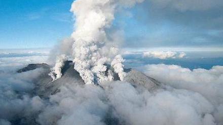 Gewaltig. Der japanische Vulkan Ontake spuckte Asche und Geröll.
