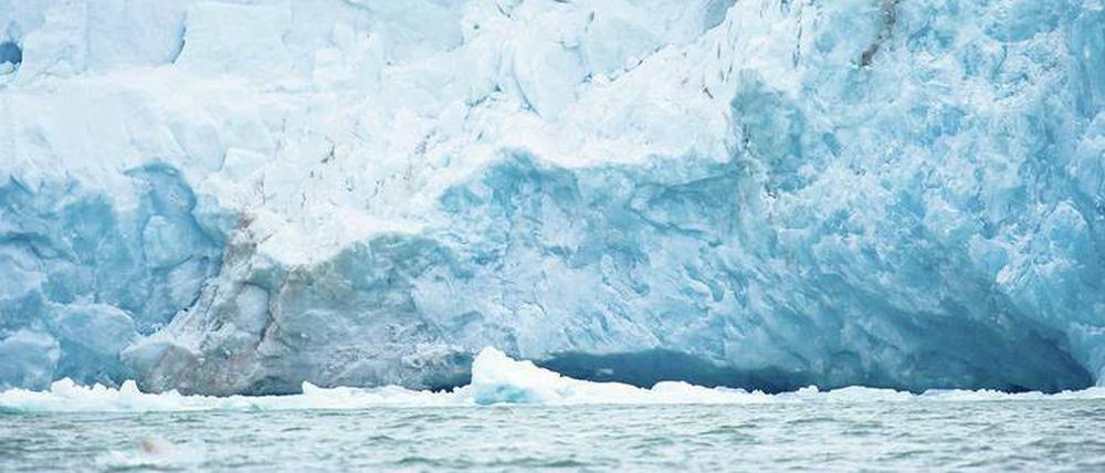 Eis ohne Ende. Fallen die Temperaturen auf der Nordhalbkugel stark genug, bietet sich auch in Mitteleuropa ein Bild wie derzeit am Kongsbreen-Gletscher auf Spitzbergen.