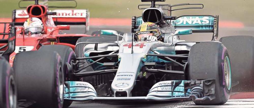 Wenn zwei gleich Starke dasselbe Stück Asphalt wollen, kracht es. Beim Großen Preis von Mexiko 2017 hatte Sebastian Vettel das Nachsehen hinter Lewis Hamilton. 