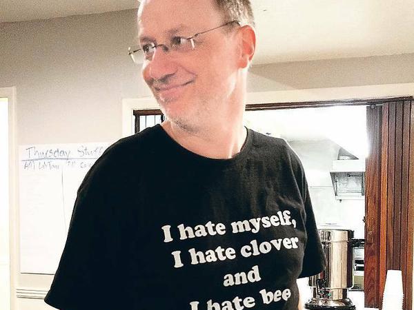 Lars Chittka mit Lieblings T-Shirt. Die Quelle für das Darwin-Zitat findet sich hier. 