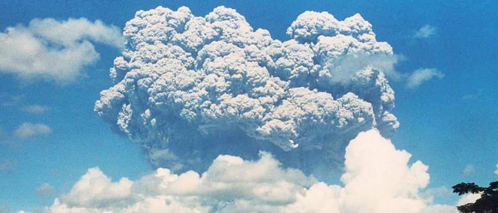 Von der Erde zum Himmel: Als 1991 der Mount Pinatubo auf den Philippinen ausbrach, ahnte niemand, was für ein globales Klima-Experiment nun begann.
