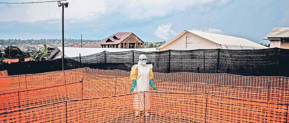 Höchster Schutz. Absperrungen sichern ein Ebola-Zentrum im Kongo.