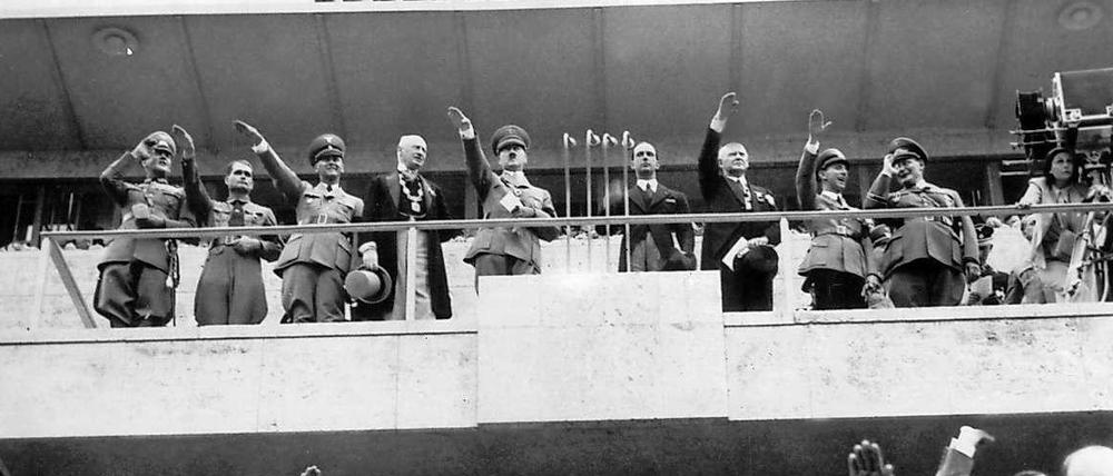 Hitler bei der Eröffnung der Olympischen Spiele 1936. Kershaw widmete dem Diktator eine 2300-seitige Biografie.