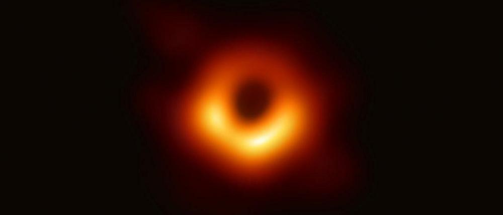 Smiley aus dem All: Die erste echte Aufnahme eines Schwarzen Lochs.