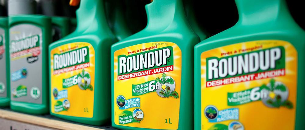 Der Hauptwirkstoff des Unkrautvernichters "Roundup" ist das für fast alle Pflanzenarten toxische Glyphosat. Wie gefährlich es für den Menschen ist, bleibt umstritten.