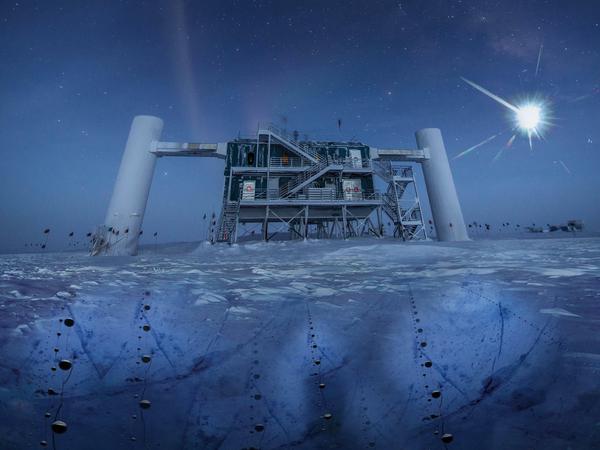 Kühler Schrank: Mehr als ein Kubikkilometer Eis, zehn Neutrinos pro Jahr. Der Detektor "Ice Cube" nahe dem Südpol weist jedes Jahr über die dann entstehende Tscherenkow-Strahlung ein paar der fast unauffindbaren Teilchen nach. 2017 war ein ganz besonderes dabei.