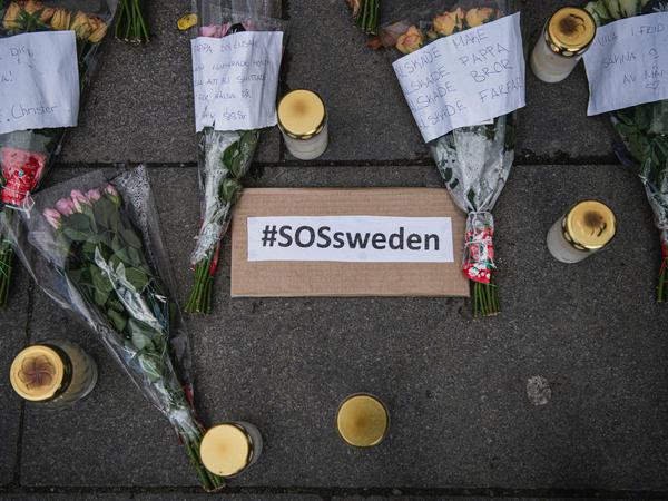 Ende April in Stockholm: Trauer und Protest wegen der vielen Toten.