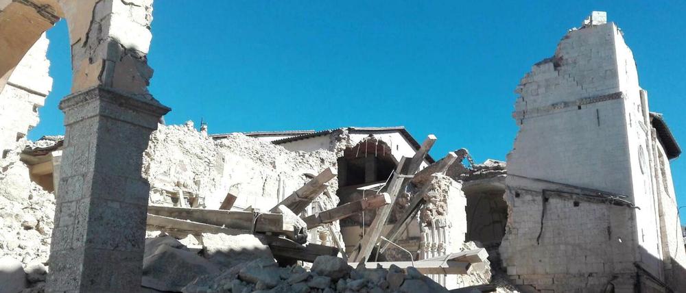 Die Kirche von San Benedetto wurde bei einem Erdbeben im Oktober 2016 zerstört, das die Stärke 6,6 auf der Richterskala erreichte.